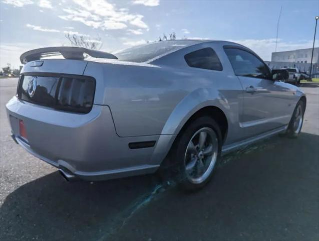 2005 Ford Mustang GT Deluxe