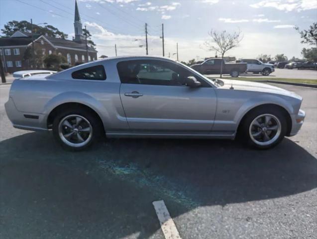2005 Ford Mustang GT Deluxe