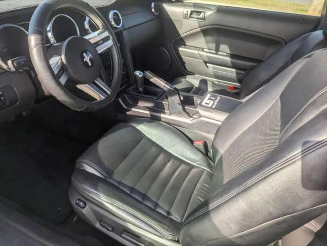2005 Ford Mustang GT Deluxe