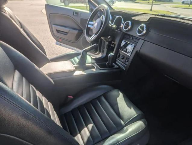 2005 Ford Mustang GT Deluxe