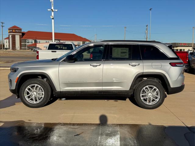 2025 Jeep Grand Cherokee GRAND CHEROKEE LAREDO X 4X4