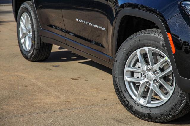 2025 Jeep Grand Cherokee GRAND CHEROKEE LAREDO X 4X4