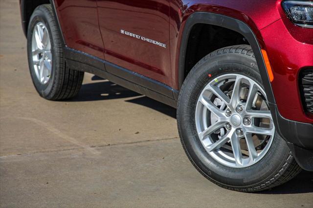 2025 Jeep Grand Cherokee GRAND CHEROKEE LAREDO X 4X4