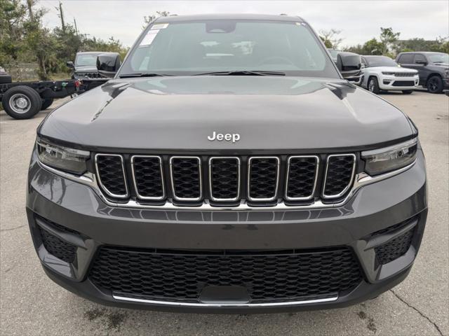 2025 Jeep Grand Cherokee GRAND CHEROKEE LAREDO X 4X4