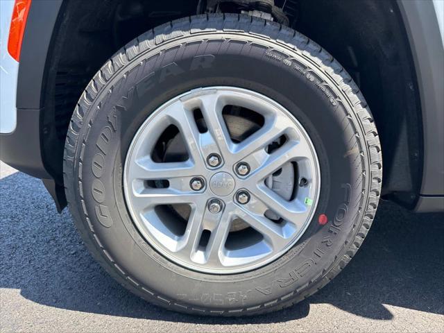 2025 Jeep Grand Cherokee GRAND CHEROKEE LAREDO 4X2