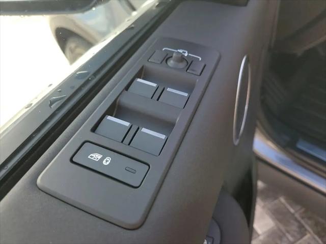 2025 Land Rover Discovery P300 S