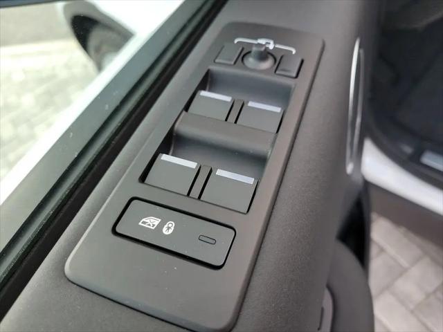 2025 Land Rover Discovery P300 S