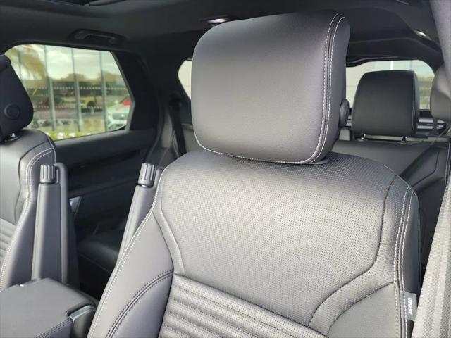 2025 Land Rover Discovery P300 S