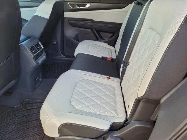 2025 Volkswagen Atlas Cross Sport 2.0T SEL Premium R-Line