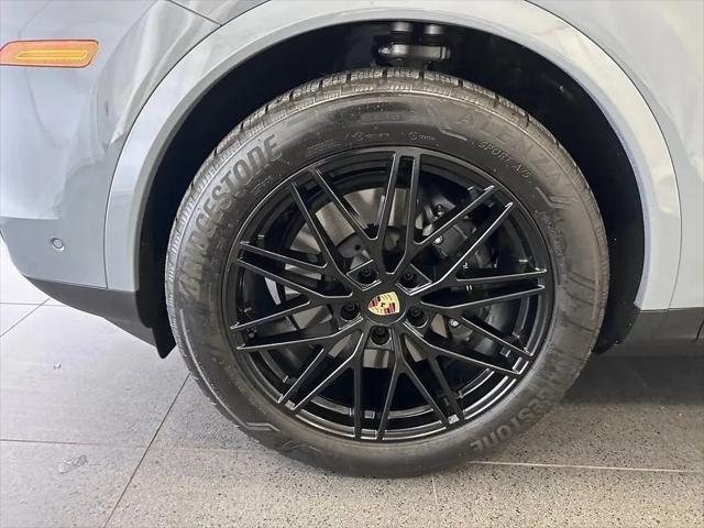 2024 Porsche Cayenne Standard