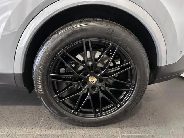 2024 Porsche Cayenne Standard