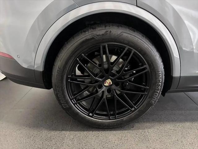 2024 Porsche Cayenne Standard
