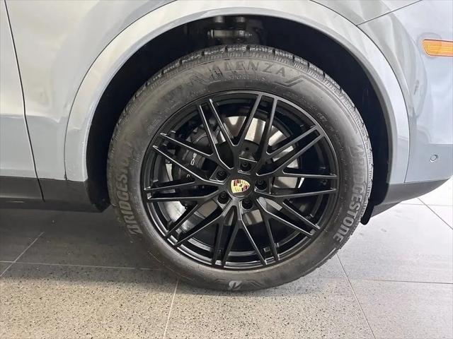 2024 Porsche Cayenne Standard
