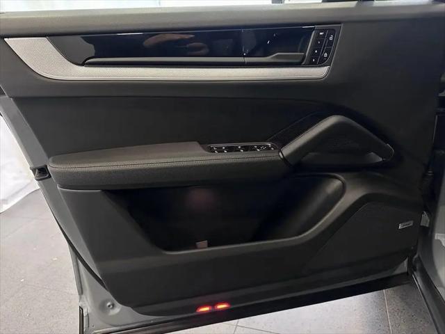 2024 Porsche Cayenne Standard