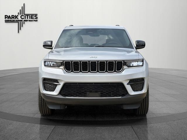 2025 Jeep Grand Cherokee GRAND CHEROKEE LAREDO 4X4