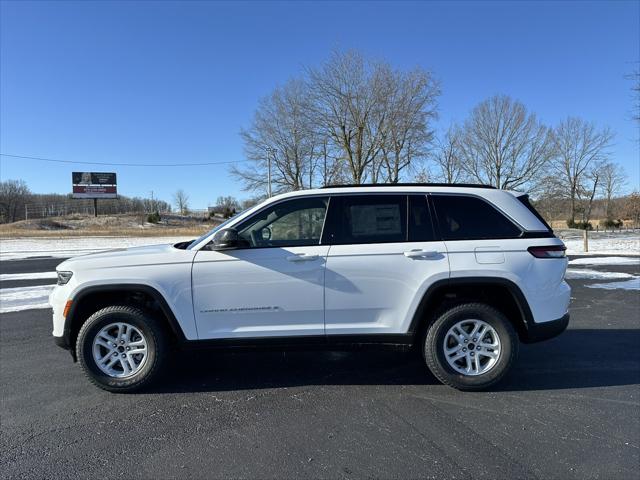 2025 Jeep Grand Cherokee GRAND CHEROKEE LAREDO 4X4