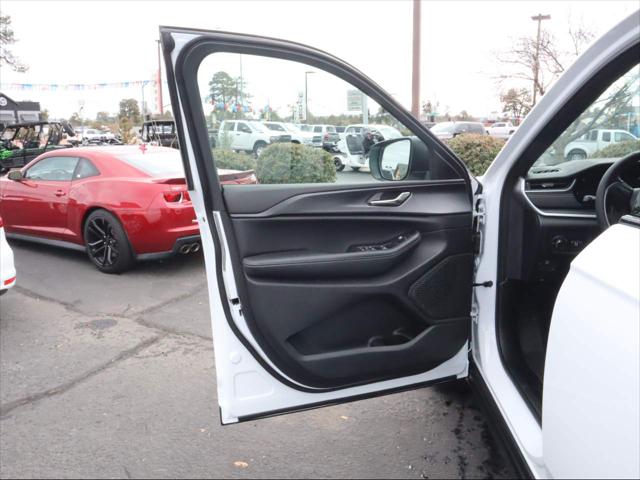 2025 Jeep Grand Cherokee L Laredo X 4x4