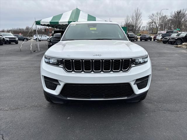 2025 Jeep Grand Cherokee GRAND CHEROKEE LAREDO 4X4