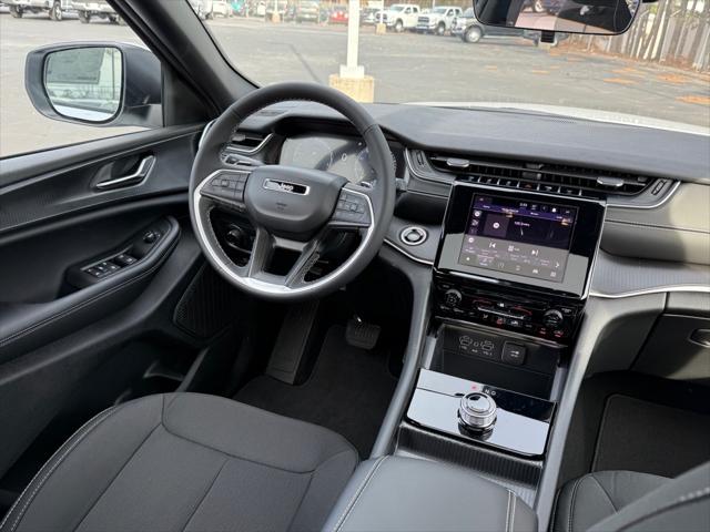 2025 Jeep Grand Cherokee GRAND CHEROKEE L LAREDO X 4X4