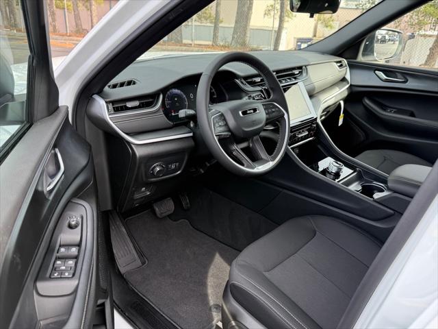 2025 Jeep Grand Cherokee GRAND CHEROKEE L LAREDO X 4X4