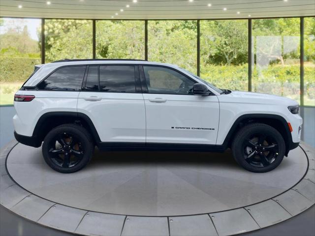 2025 Jeep Grand Cherokee GRAND CHEROKEE ALTITUDE 4X4