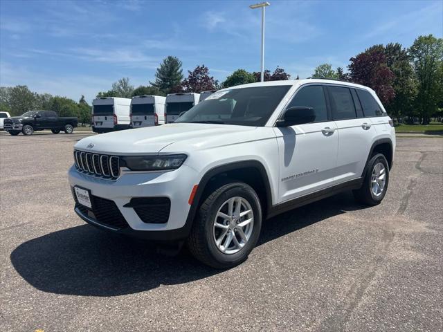 2025 Jeep Grand Cherokee GRAND CHEROKEE LAREDO X 4X4