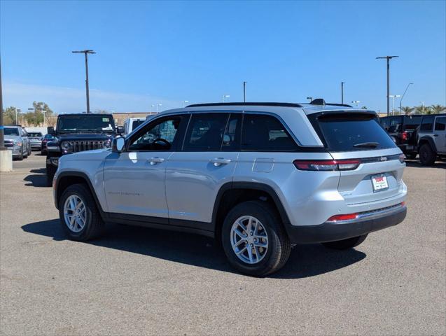 2025 Jeep Grand Cherokee GRAND CHEROKEE LAREDO X 4X4