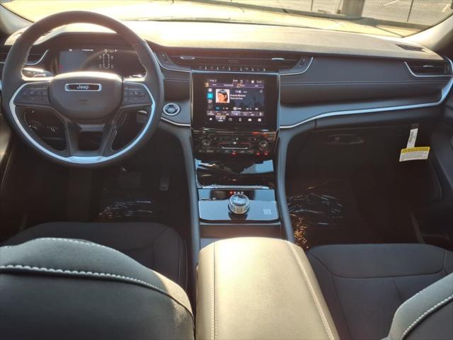2025 Jeep Grand Cherokee GRAND CHEROKEE L LAREDO 4X2
