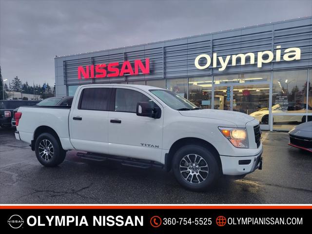 2024 Nissan TITAN Crew Cab SV 4x4