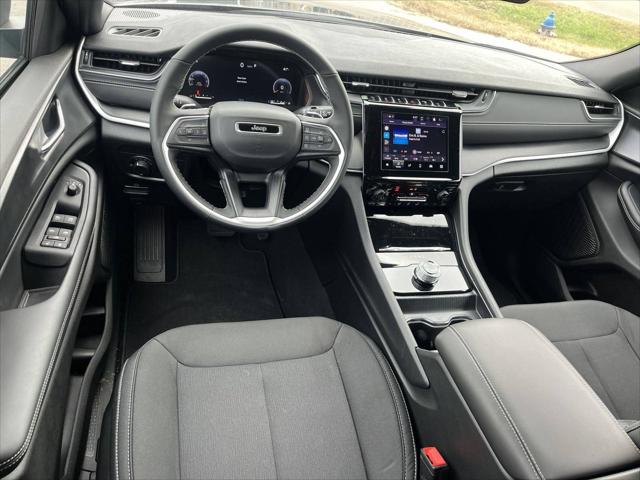 2025 Jeep Grand Cherokee L Laredo 4x4