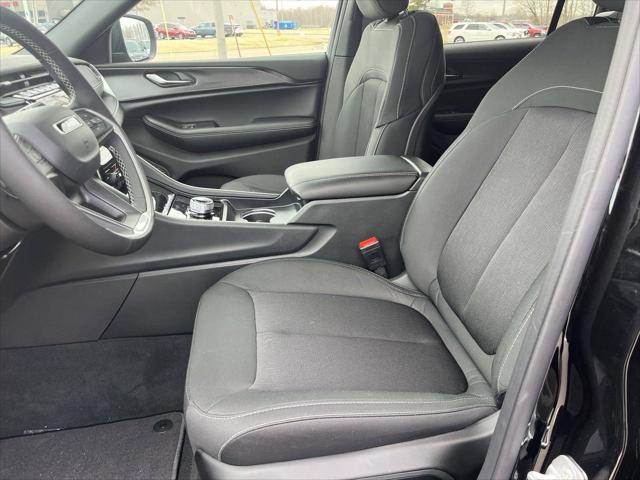 2025 Jeep Grand Cherokee L Laredo 4x4