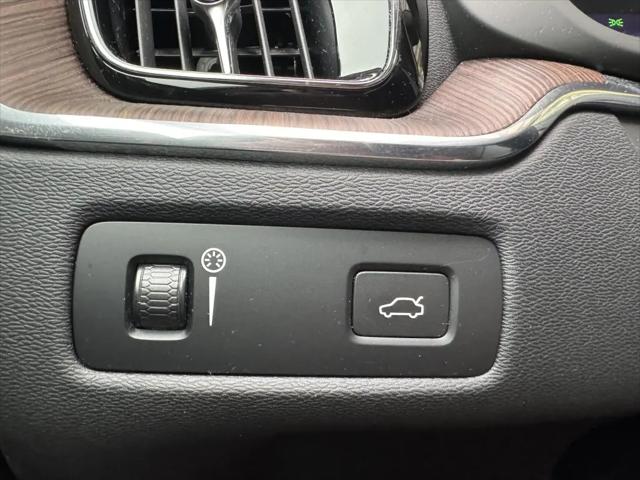 2022 Volvo XC60 B5 Momentum