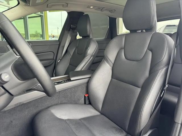 2022 Volvo XC60 B5 Momentum
