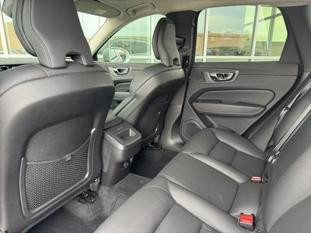 2022 Volvo XC60 B5 Momentum