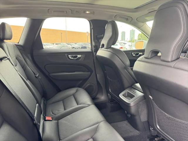 2022 Volvo XC60 B5 Momentum