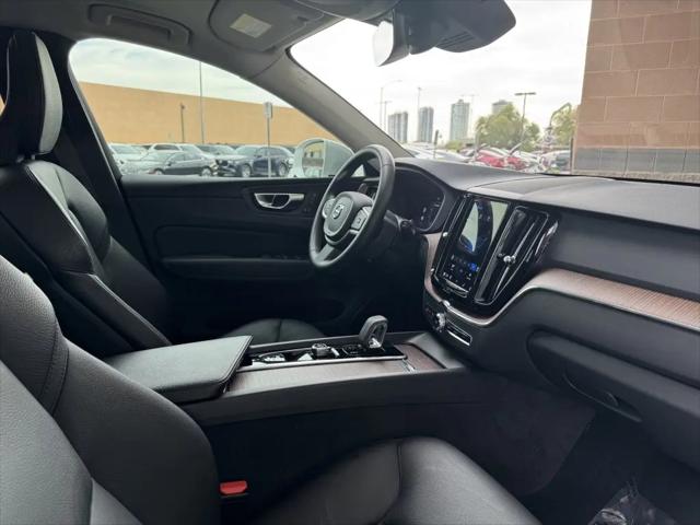 2022 Volvo XC60 B5 Momentum