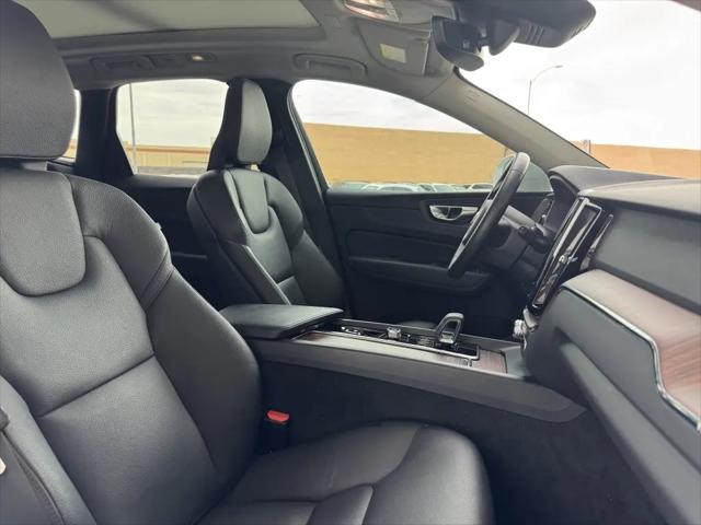 2022 Volvo XC60 B5 Momentum