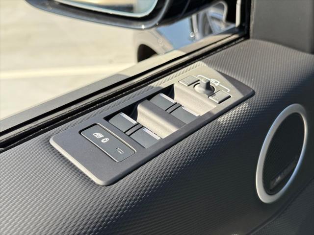 2025 Land Rover Discovery P360 Dynamic SE