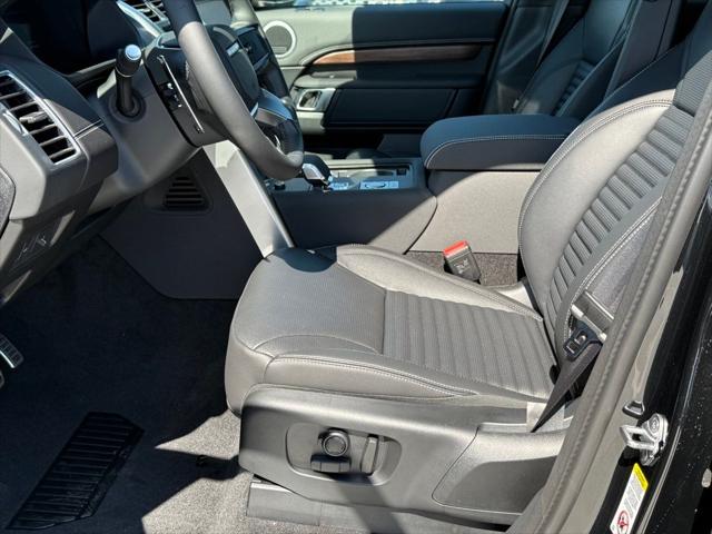 2025 Land Rover Discovery P360 Dynamic SE