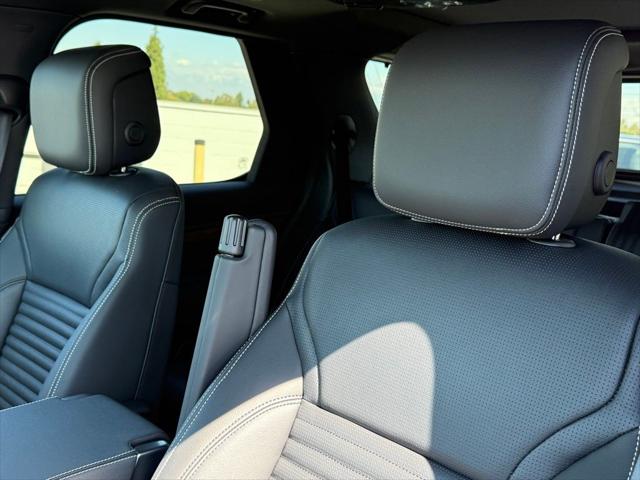 2025 Land Rover Discovery P360 Dynamic SE