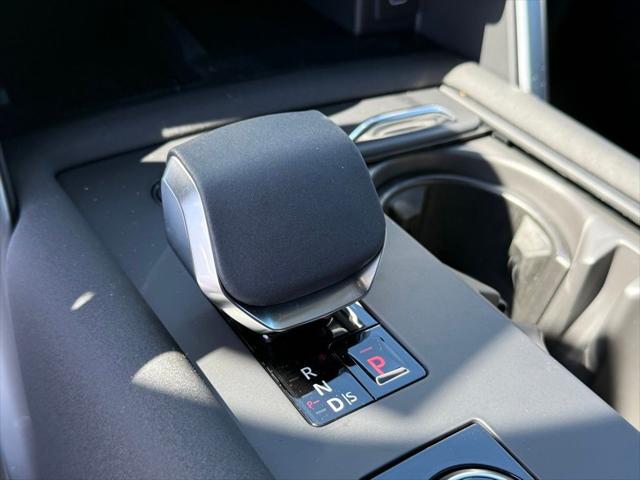 2025 Land Rover Discovery P360 Dynamic SE