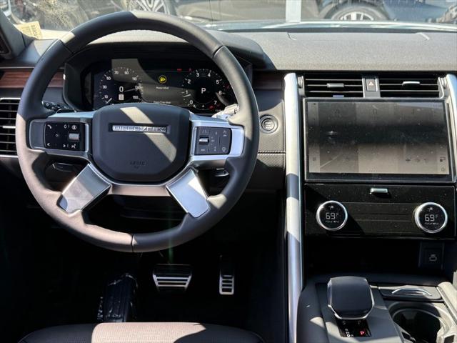 2025 Land Rover Discovery P360 Dynamic SE