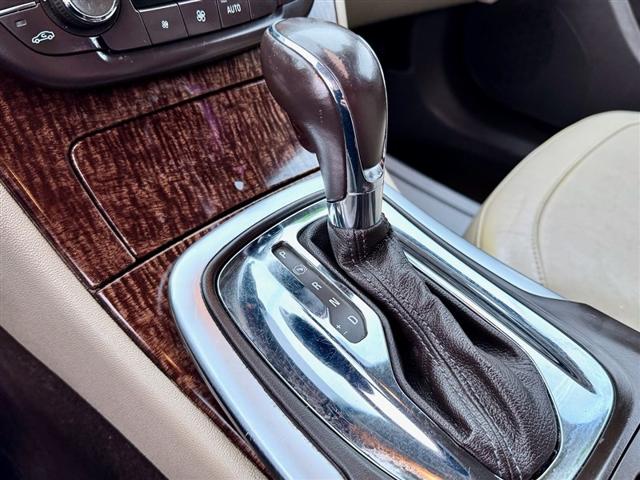 2012 Buick Regal Premium 1