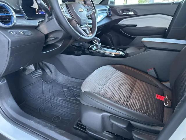 2025 Chevrolet Trax FWD LT