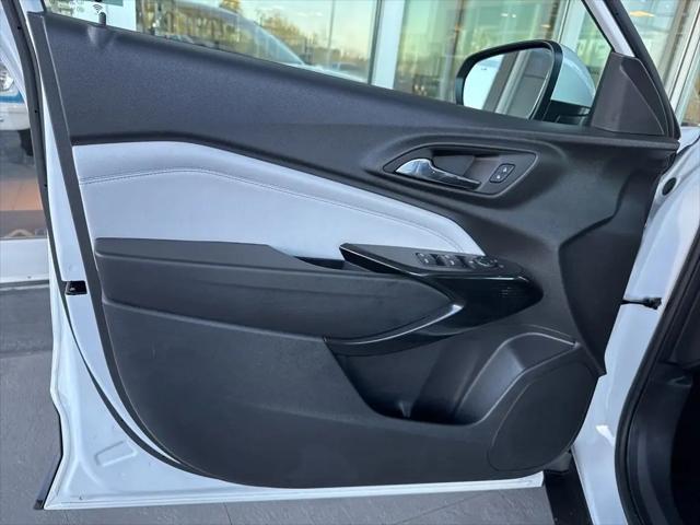 2025 Chevrolet Trax FWD LT