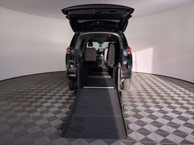 2023 Toyota Sienna LE