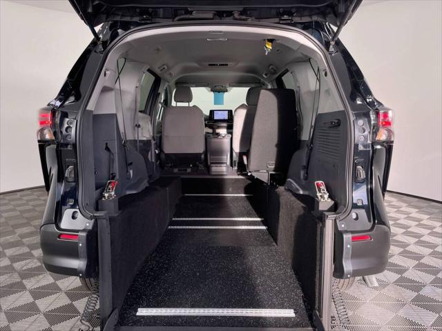 2023 Toyota Sienna LE