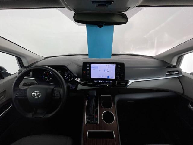 2023 Toyota Sienna LE