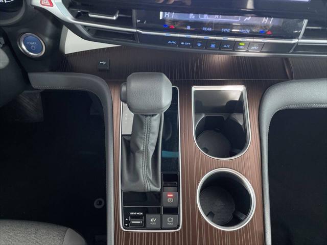 2023 Toyota Sienna LE