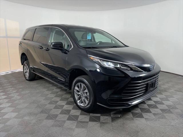 2023 Toyota Sienna LE